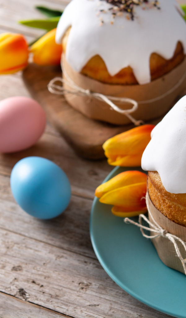 Традиционные пасхальные угощения на столе