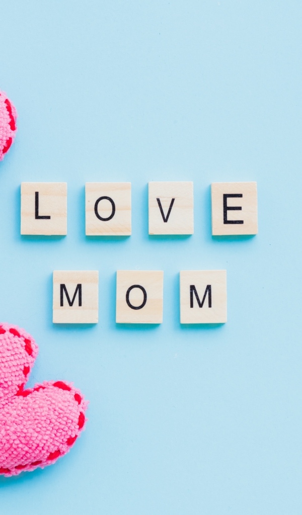 Сердечки и надпись Я люблю маму на голубом фоне