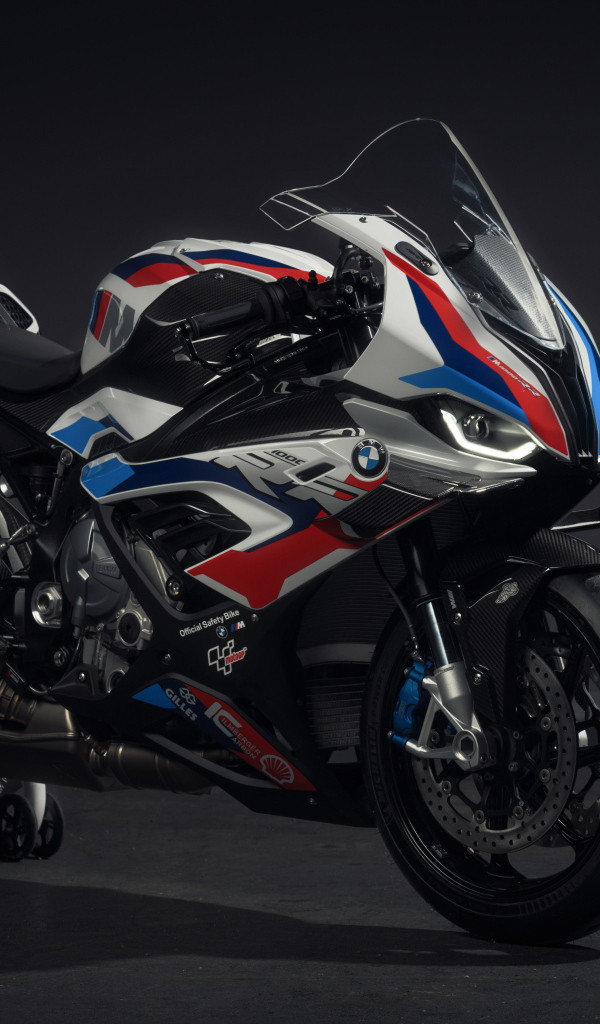 Большой спортивный мотоцикл bmw