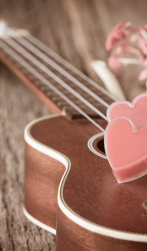 Гитара с маленькими сердечками