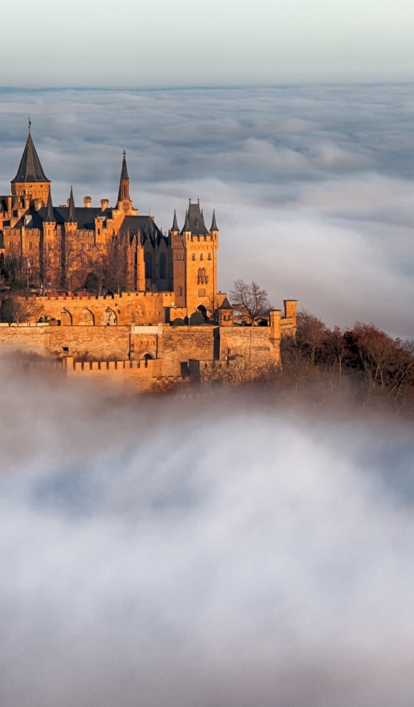 Замок Гогенцоллерн в облаках, Германия