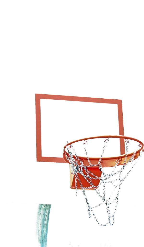 Баскетбольное кольцо с цепями на белом фоне