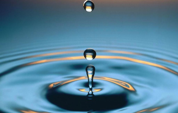 Падающая капля воды