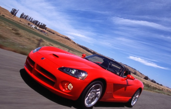 Красный Dodge Viper