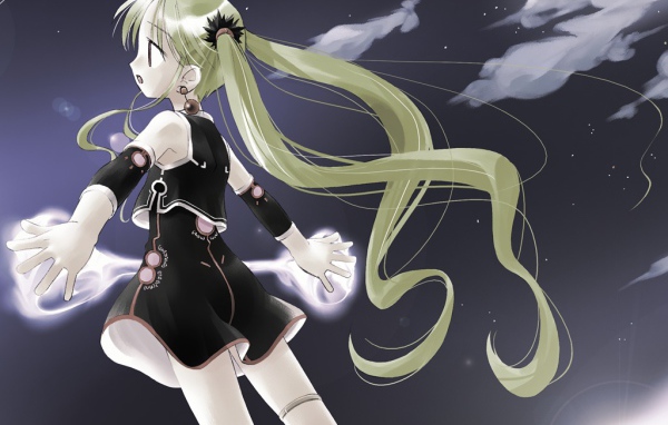 симпатичная девочка в черном платье