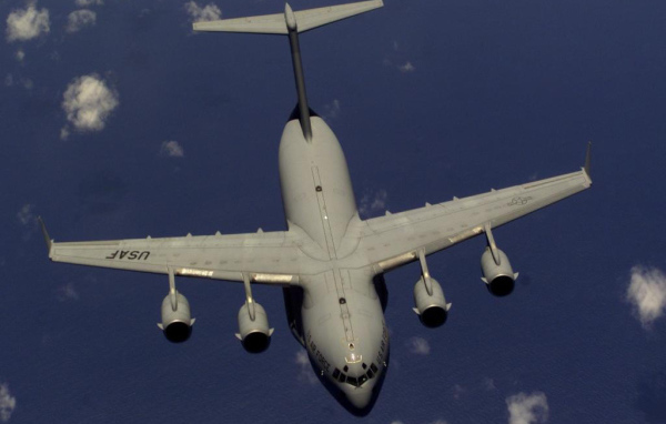 Четырех моторный самолет