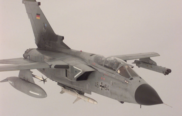 Реактивный самолет в тумане