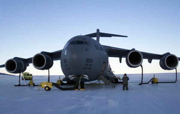 Огромный лайнер обои Авиация