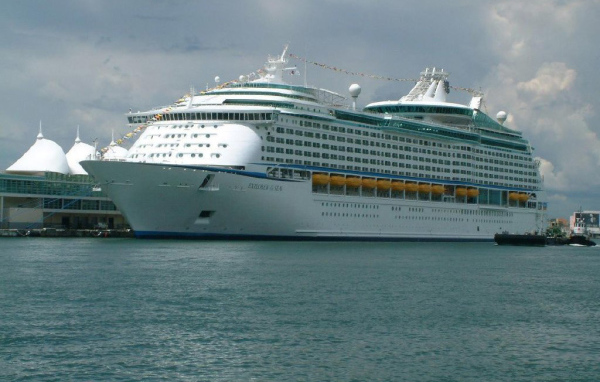 Круизный лайнер - обои для рабочего стола