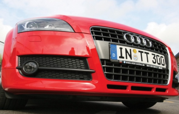Audi TT красная