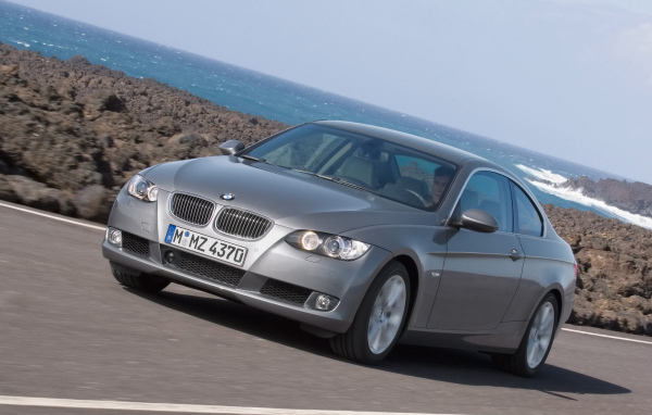 BMW 335i Купе вид спереди