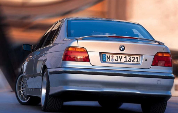 BMW 528i в городе