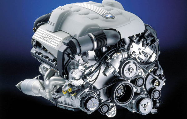 Двигатель автомобиля BMW