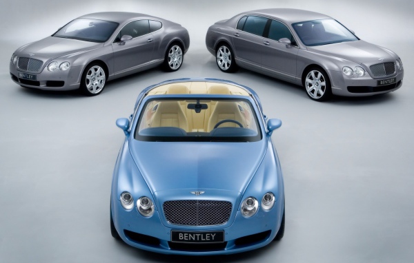 Красивый Bentley Continental