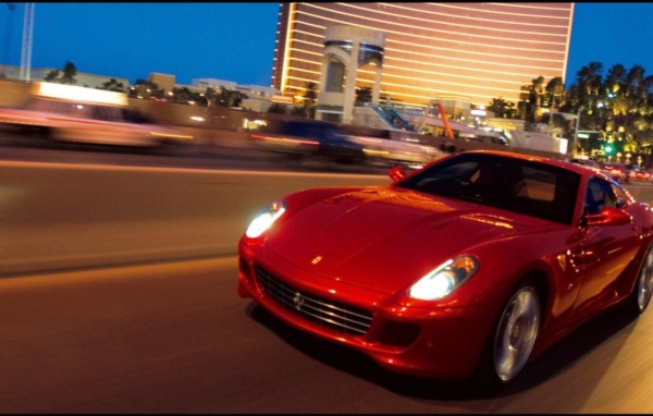 Ferrari 599 GTB в городе