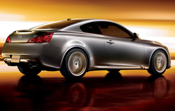 Респектный автомобиль Infiniti G37