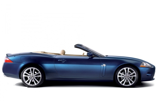 Jaguar XK вид сбоку