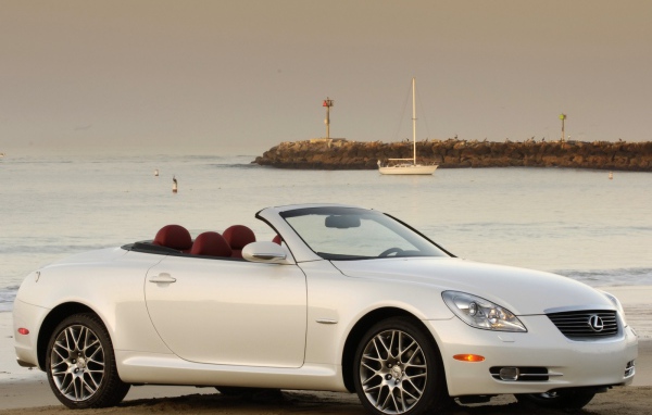 Белый Лексус 2007 года