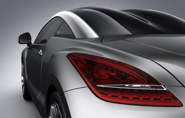 Серебрянный автомобиль