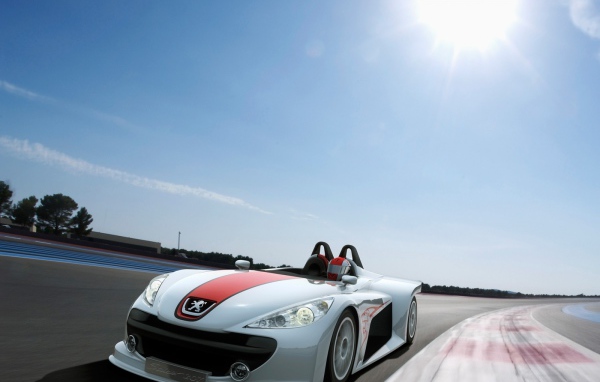 Peugeot на трассе