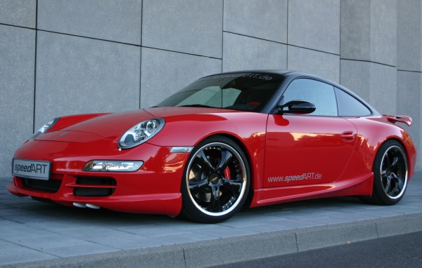 Красный Porsche