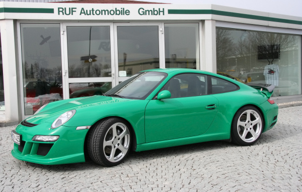 Зеленый Porsche Kompressor