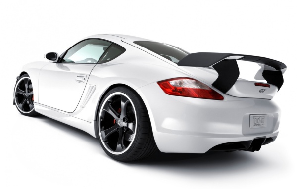 Белый Porsche с черными дисками