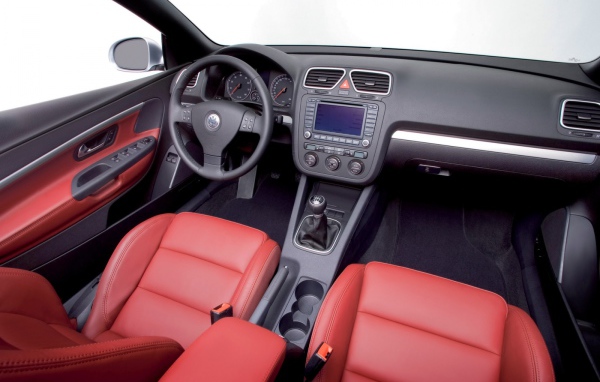 Салон автомобиля Volkswagen Eos