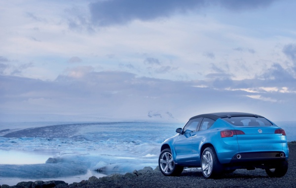 Автомобиль Volkswagen у моря