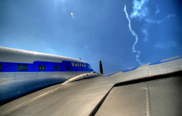 На крыле самолета