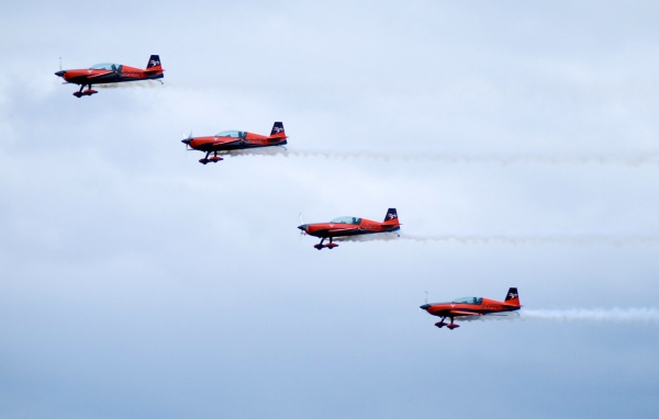 Красные самолеты