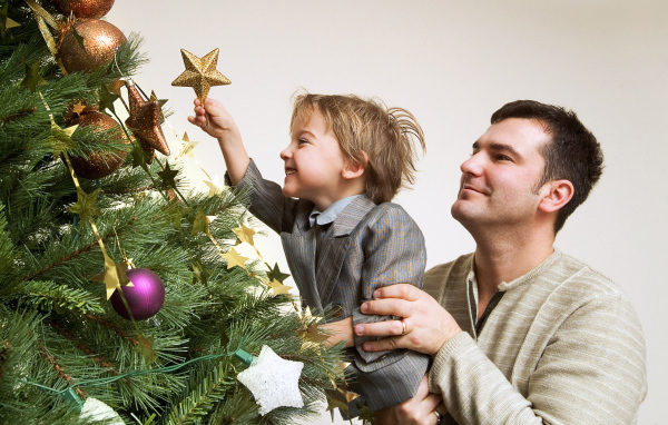 Отец и сын в канун рождества