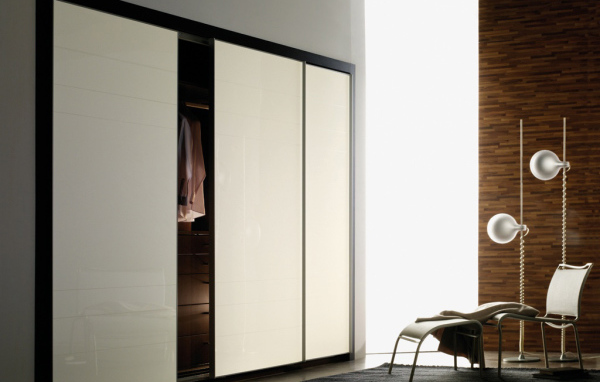 Встроенный зеркальный шкаф