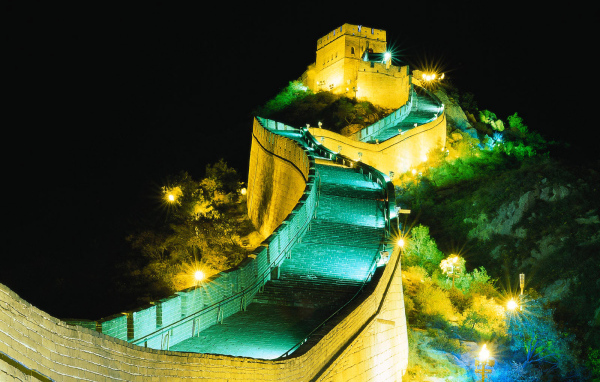 Великая стена ночью