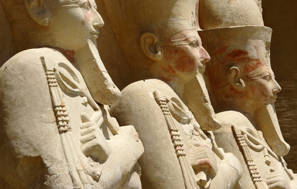 Древние статуи