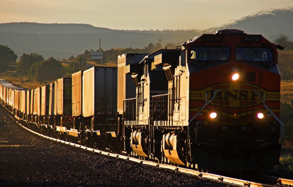 Поезд в западном направлении  BNSF / Эш Форк / Аризона / США