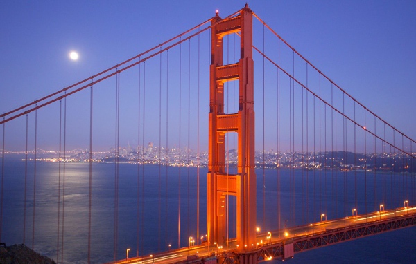 Восход луны в Сан-Франциско / Калифорния / США