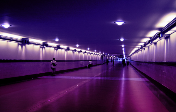 Перед следующей остановкой в метро