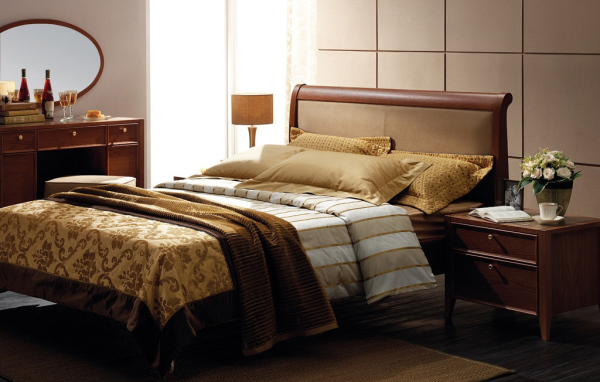 Классическая двуспальная кровать