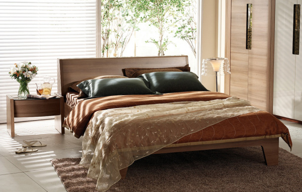 Стильная двуспальная кровать