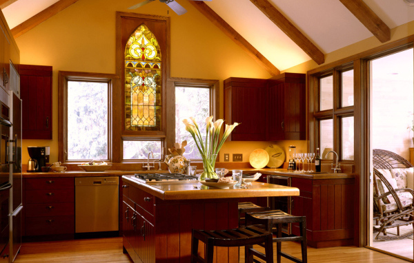 Кухня с витражом