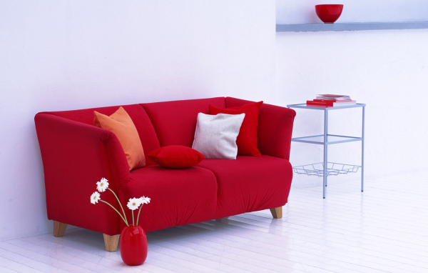 Красный диван