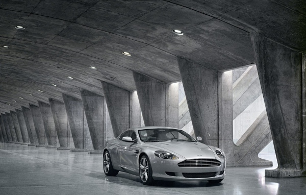 Шикарный Aston Martin