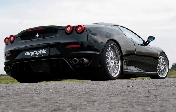 Черный Ferrari