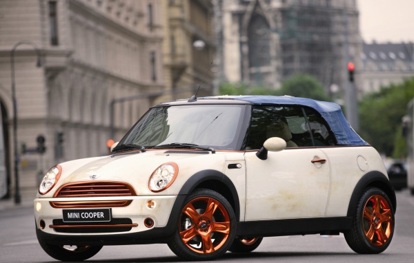 Белый мини купер