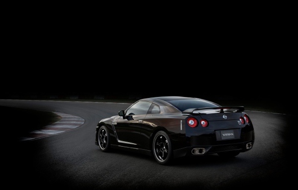 Черный Нисан