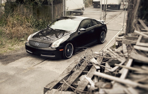 Черный спортивный авто