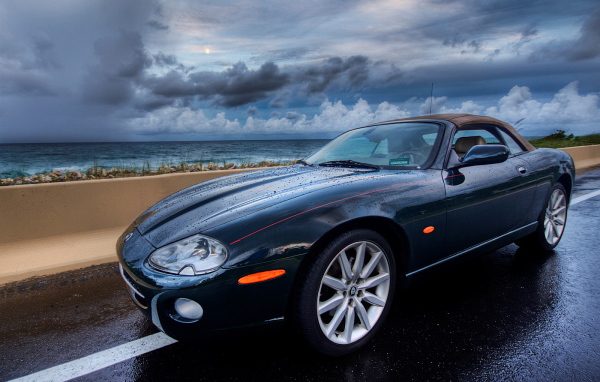 Кабриолет у моря