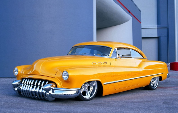 Тюнингованный ретро автомобиль