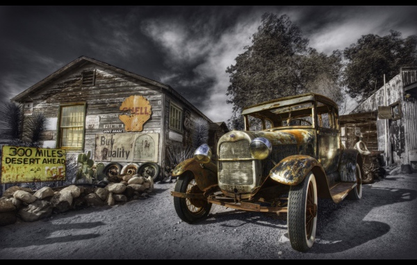 Старинный автомобиль